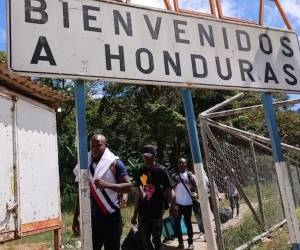 En su paso por Honduras, miles de migrantes extranjeros aguardan semanas enteras por un salvoconducto que les permita avanzar en su camino hacia Estados Unidos.