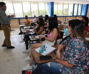 Miles de universitarios no pueden ser becados en Honduras.