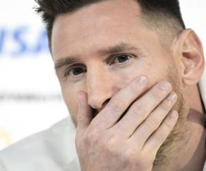 El delantero argentino Lionel Messi reacciona mientras da una conferencia de prensa en el Centro Nacional de Convenciones de Qatar (QNCC) en Doha, el 21 de noviembre de 2022, en la víspera del partido de fútbol de la Copa Mundial de Qatar 2022 entre Argentina y Arabia Saudita.