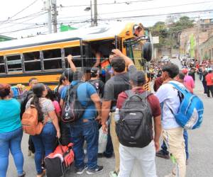 Los capitalinos no se hicieron esperar; desde tempranas horas de este miércoles tomaron sus maletas y llegaron a las principales estaciones de buses en la capital con rumbo a sus lugares de origen o a diferentes centros turísticos.