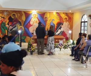 Familiares, compañeros de estudio y docentes fueron al velorio del jovencito, quien cursaba el primer año de Banca y Finanzas.