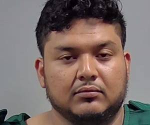 Samuel Antonio Maldonado Erazo, un hondureño de 28 años, fue acusado de homicidio por negligencia tras la muerte de su sobrino, un niño de apenas tres años, en el condado de Escambia, Florida, Estados Unidos. Aquí los detalles: