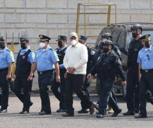 Uno de los argumentos de De Castro para ser retirado del caso de Bonilla era que el material de información en contra de Bonilla requeriría de “más de dos semanas para revisarlo y digerirlo” debido a sus responsabilidades en otros casos.