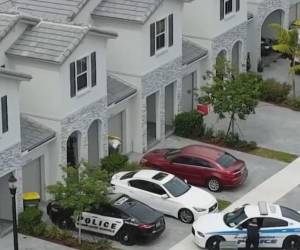 Los agentes policiales llegaron hasta la vivienda donde ocurrió el accidente.