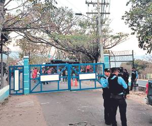 Ayer explotó una jornada violenta en Copeco cuando dos grupos de Libre se enfrentaron entre sí y también contra la Policía.