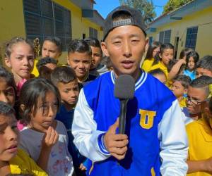 Shin Fujiyama asume un nuevo reto con el fin de apoyar la reconstrucción de la deteriorada Escuela Experimental de la UNAH.