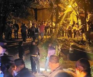 Pobladores del sector acudieron a la escena y observaban consternados lo sucedido.