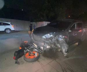 El trágico accidente acabó con la vida de los jóvenes que viajaban a bordo de la motocicleta.