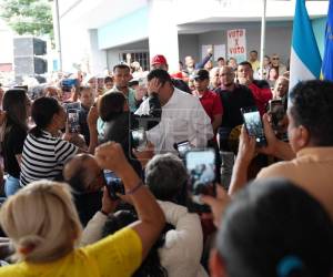 En medio de una multitud de personas que apoyan su gestión y respaldan su exigencia de voto por voto, Jorge Aldana llevó a cabo su último cabildo abierto.