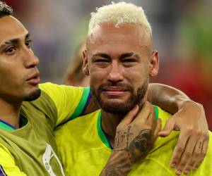 Neymar llora ante la eliminación sorpresiva de la verde amarela del Mundial de Qatar 2022.