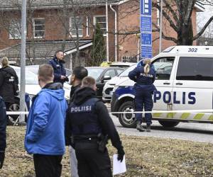 Trágicamente, mató a un niño de su misma edad que estaba en su clase e hirió gravemente a dos niñas, una de nacionalidad finlandesa y otra de doble nacionalidad finlandesa-kosovar.