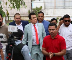 Nasralla calificó esas afirmaciones como ataques políticos y reiteró que el Partido Liberal mantiene una postura independiente en este proceso postelectoral.