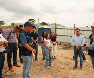 Acompañado de su equipo de trabajo y la primera dama, Paola Rubí, el alcalde Juan Diego Zelaya realizó una visita de supervisión a la obra que se construye.