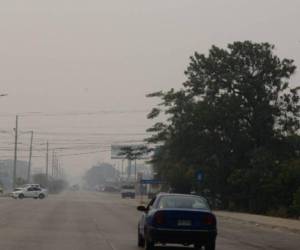 La densa capa de humo que cubre San Pedro Sula ha provocado que se cancelen los vuelos en esa zona del país.