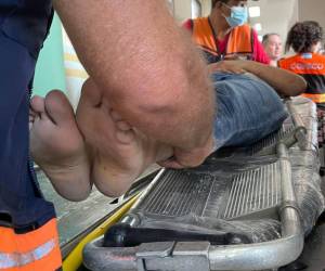 Varias personas heridas ingresaron al Hospital Escuela tras trágico accidente en la colonia Villa Nueva.