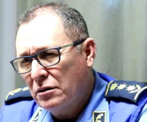 Velásquez Aguilera es un comisario de policía hondureño que desempeñó funciones de alto nivel dentro de instituciones de seguridad del Estado.