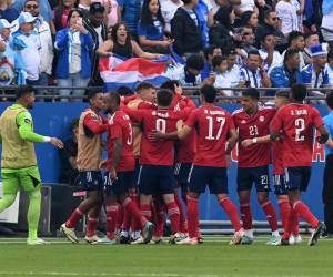 Costa Rica está noqueando a una pobre versión de la selección hondureña.