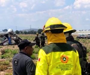 Cuatro muertos al caer aeronave en México minutos después del despegue.