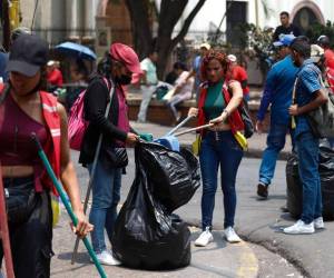 Un total de 250 personas de la Gerencia de Aseo ejecutaron labores de limpieza en la zona donde se realizó la marcha y en la capital.