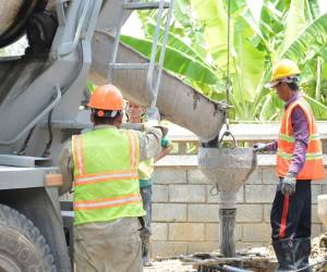 Las principales empresas productoras de cemento en Honduras han mantenido un diálogo con el gobierno. ¿Qué se aprobó y para qué?. Por un período de seis meses, el gobierno de Honduras y las principales empresas cementeras nacionales (CENOSA, ARGOS y DURACEM) acordaron congelar los precios del cemento.