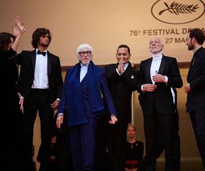 El elenco agradeció a todos por la ovación.