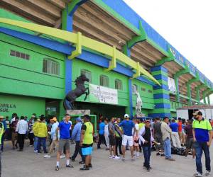 El Juan Ramón Brevé Vargas estuvo a reventar durante la semifinal entre Potros y Real España.