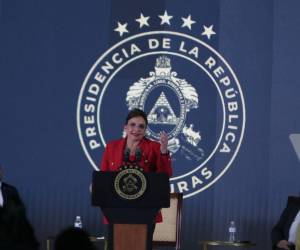 Xiomara Castro se refirió a varios temas tratados en Consejo de Ministros durante la Asamblea de la AMHON.