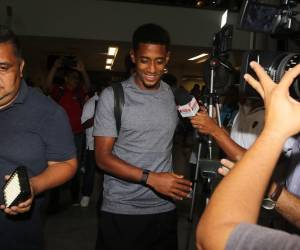 El delantero Antony “El Choco” Lozano, del Almería de España, se unió a la Selección Nacional de Honduras para disputar los partidos eliminatorios contra Cuba y Bermudas, y a su llegada recordó que “lo más importante es que no tenemos que ver de menos a una selección, debemos intentar ganarlo, siempre con los pies en la tierra”. Más detalles de su llegada en la siguiente galería.