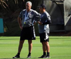 Gustavo Alfaro recibe buena noticia previo al juego ante Honduras.