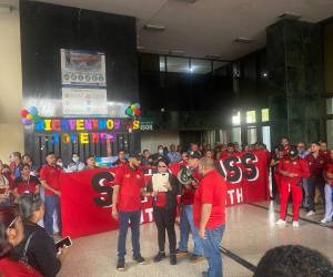 El Sindicato de Trabajadores del Instituto Hondureño de Seguridad Social (Sitraihss) realizó un plantón en la sede administrativa del barrio Abajo.