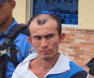 El principal sospechoso del asesinato del pequeño Jhonny Neptaly Gómez Vásquez, de 7 años, fue identificado como Fredy Arturo Osorto Ordóñez, un hombre que ya había sido acusado por violación en 2024 en Puerto Cortés, al norte de Honduras, según confirmaron autoridades policiales.