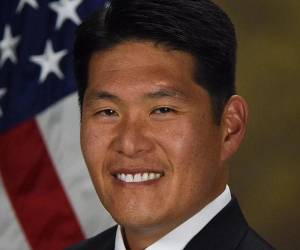 Robert Hur dijo que Biden había “retenido voluntariamente” documentos clasificados, pero que las “pruebas no son suficientes para acusarlo”.