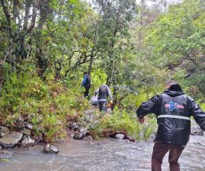 En un inhóspito lugar del municipio de Tatumbla, en el departamento de Francisco Morazán, fueron encontrados cuatro de los cinco jóvenes desaparecidos durante una mudanza desde la Residencial Honduras hasta la colonia Mirador de Oriente, en la capital de Honduras. A continuación los detalles de cómo fueron encontrados y lo que se sabe del caso.