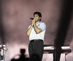 Sebastián Yatra durante su concierto exclusivo para los clientes de Gasolineras UNO, Banco Cuscatlán y Pronto.