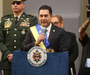 Juan Diego Zelaya durante su juramento como nuevo alcalde del Distrito Central este domingo 25 de enero.