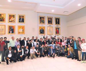 Los diputados de Libre se reunieron anoche en las instalaciones del Banco Central de Honduras junto al expresidente Manuel Zelaya Rosales.