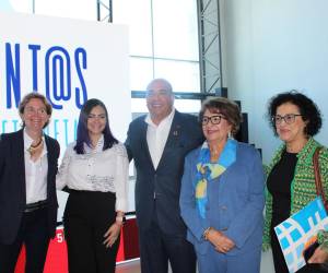Representantes de la Naciones Unidas para Honduras, ONU Mujeres y Grupo Financiero Ficohsa presentes en la firma del pacto para promover el empoderamiento de las mujeres.
