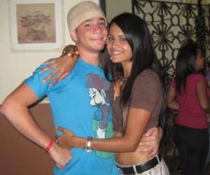 Con una foto del recuerdo de su juventud, Wire Mayes Cristina, hermana de Karim Mayes, hoy se despide de su compañero de vida, luego de que la inseguridad en el país le arrebatara la vida. Este fue el mensaje que dejó: