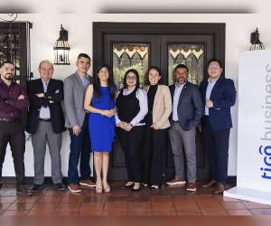 Ejecutivos de Tigo Business durante la jornada especializada sobre ciberseguridad en la nube y arquitecturas Zero Trust para entornos empresariales.