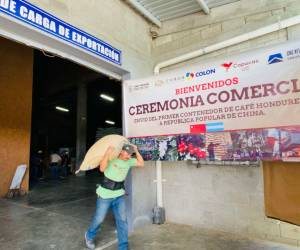 Ayer en Santa Rosa de Copán se cargaron dos contenedores de café con una capacidad de 40 toneladas para mandarlo a China.