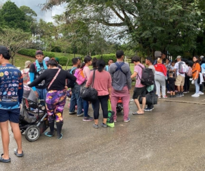 Migrantes hondureños forman caravanas de miles de personas para tratar de cruzar Guatemala y México rumbo a EUA.