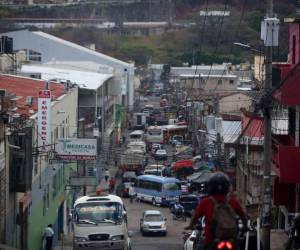 El caos que generan algunas unidades de transporte podría llegar a su fin ya que el plan de modernidad tiene la idea de quitar las tarifas para ofrecer un salario mensual a los conductores.