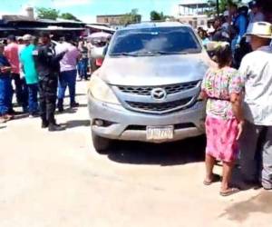 Este era el automóvil en el que viajaban las víctimas del ataque.