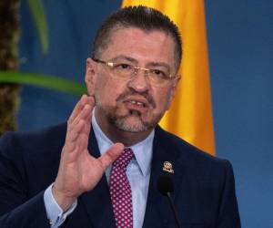 El presidente de Costa Rica, Rodrigo Cháves, anunció que los hondureños ya no necesitarán visa para ingresar al país vecino.