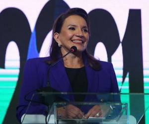 ”Envié al Congreso Nacional la Ley de Justicia Tributaria que combate la corrupción pública privada y representa la nueva generación de empleo digno y la equidad para apoyar la educación y la salud”, expresó Castro.