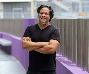 Adán Vallecillo es uno de los máximos representantes hondureños del arte contemporáneo, que ha logrado desde hace muchos años una trascendencia internacional.