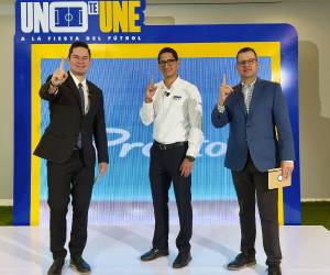 Representantes de Estaciones de Servicio UNO y Tiendas Pronto realizaron el sorteo del último Nissan Frontier Pro-4X, marcando el exitoso cierre de la promoción UNO te une a la fiesta del fútbol .
