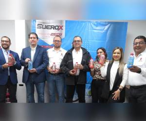 Ejecutivos de Compañía Distribuidora (Codis), en la presentación de Suerox.