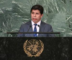 En esta foto de archivo tomada el 20 de septiembre de 2022, el presidente peruano, Pedro Castillo Terrones, se dirige a la 77ª sesión de la Asamblea General de las Naciones Unidas en la sede de la ONU en la ciudad de Nueva York. El Congreso de Perú el 7 de diciembre de 2022 votó para destituir al presidente Pedro Castillo, ignorando su decisión de disolver la legislatura solo unas horas antes.