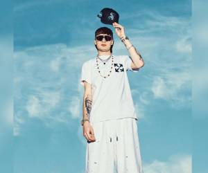 Peso Pluma se ha viralizado en las redes sociales por sus canciones, pero sobre todo porque a su corta edad ya ha logrado destronar a grandes artistas de las listas de reproducciones con sus canciones. Conoce más de este nuevo artista que es muy querido en TikTok.